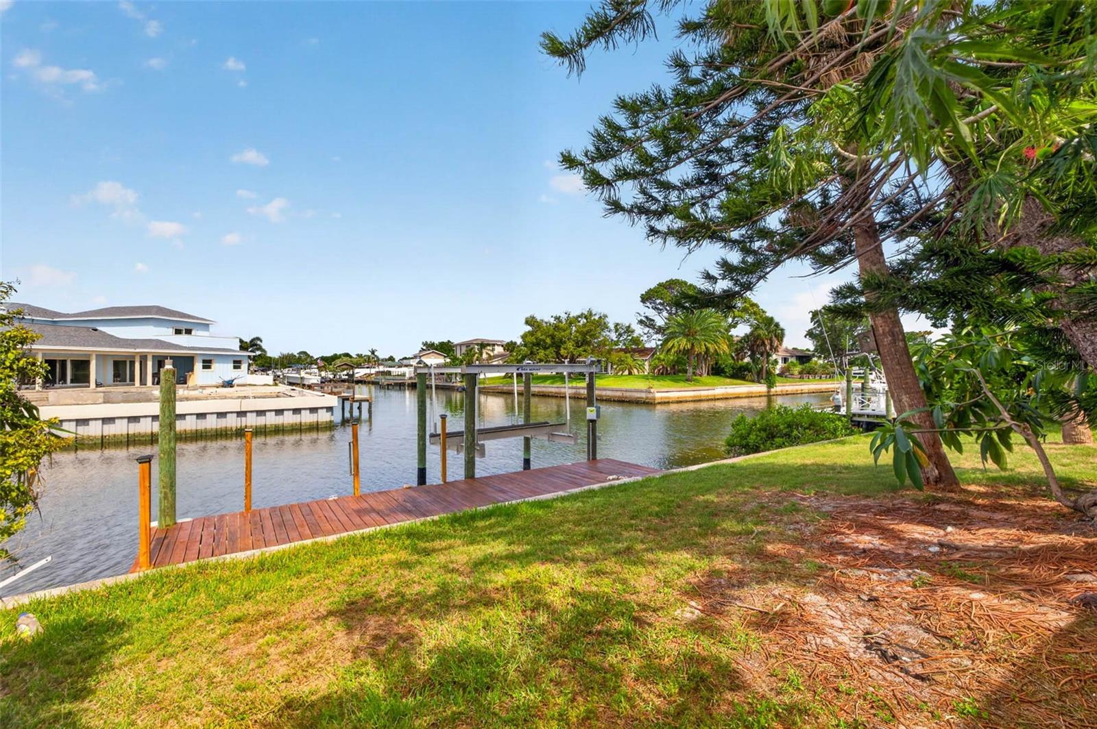 4623 BAY CREST DR