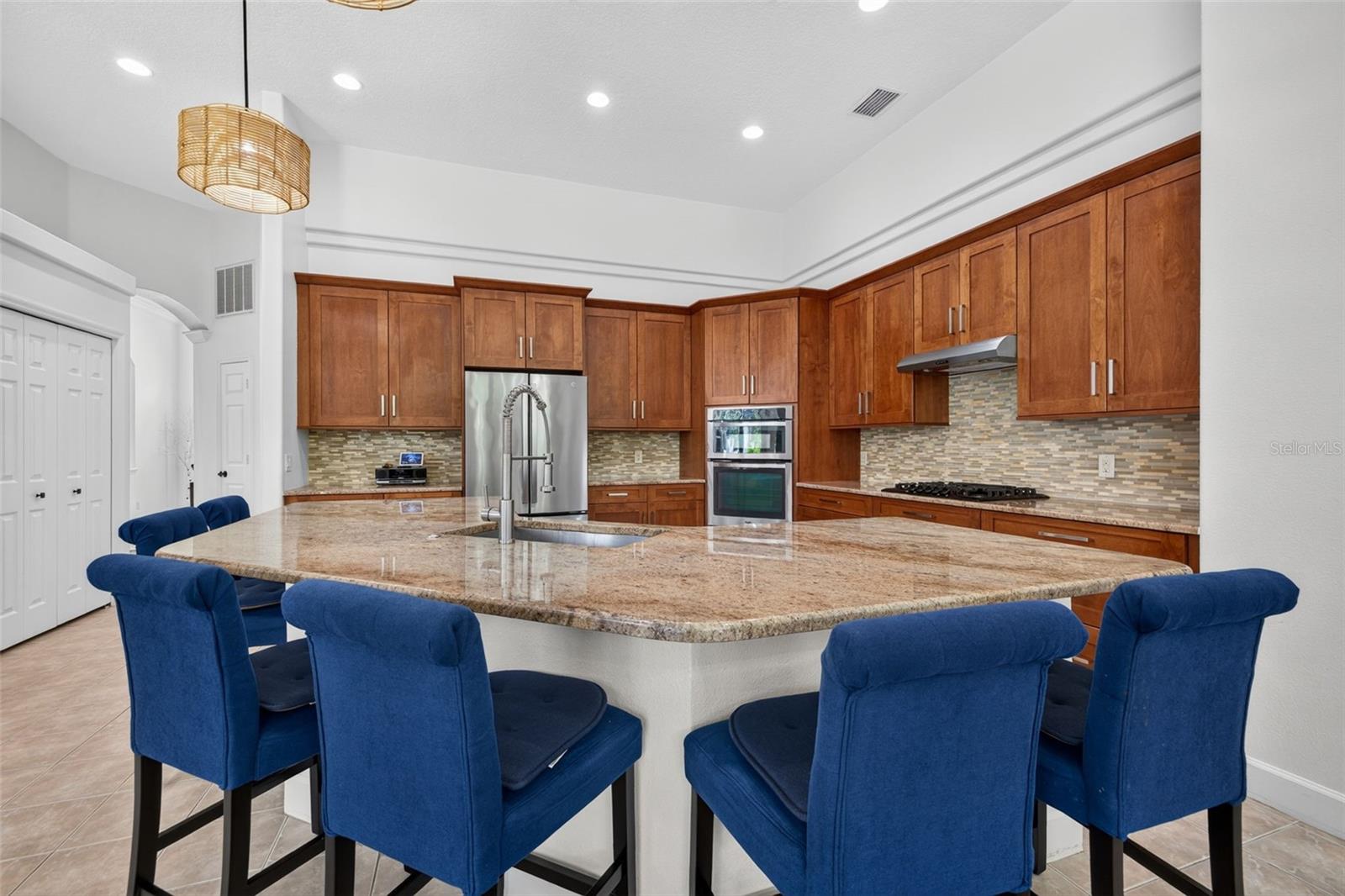 9136 HIGHLAND RIDGE WAY