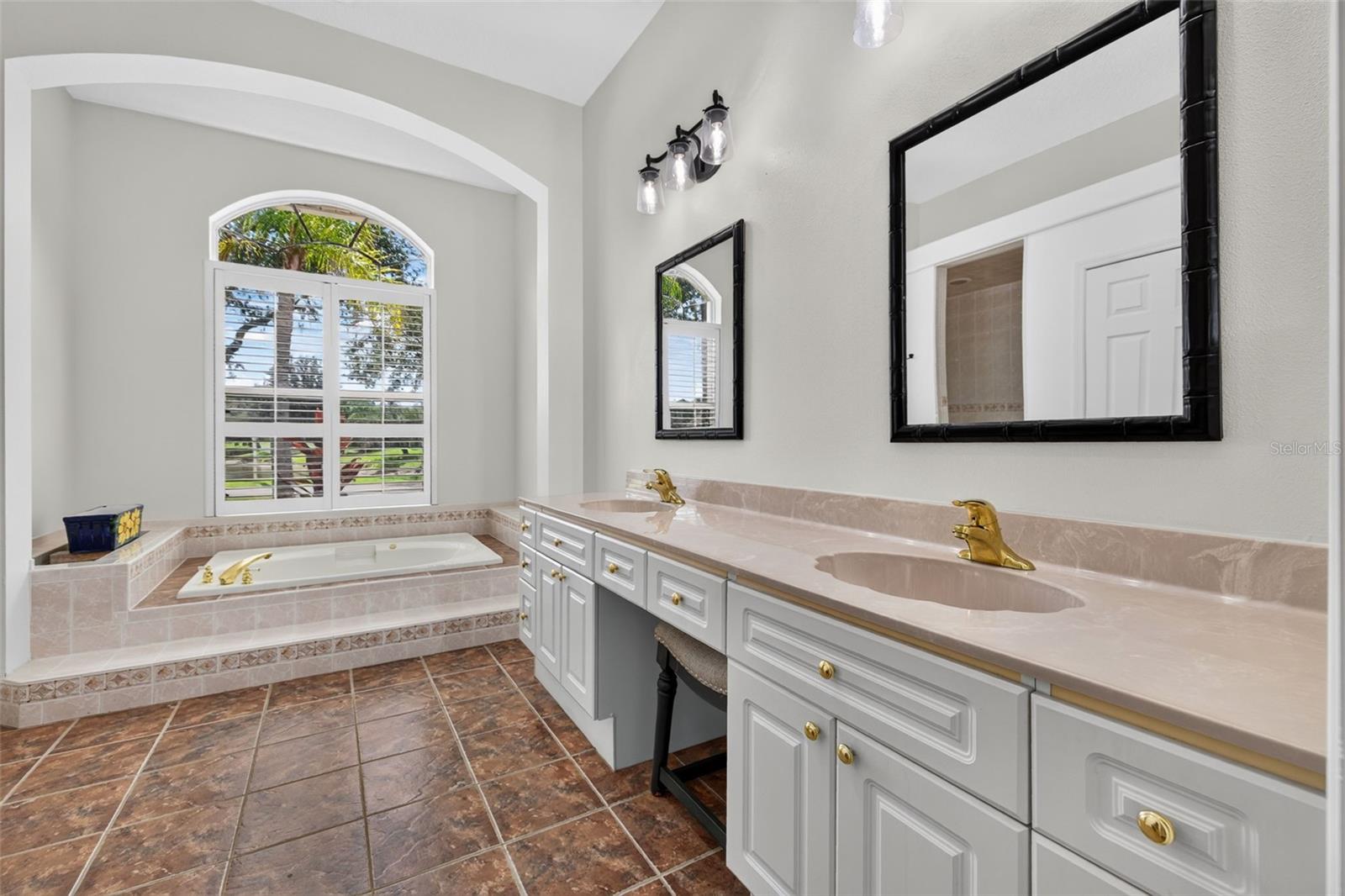 9136 HIGHLAND RIDGE WAY