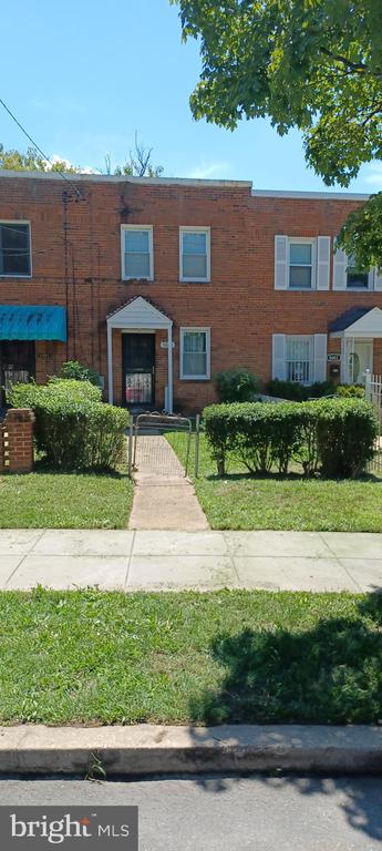 5805 Dix street NE. NE DIX NE