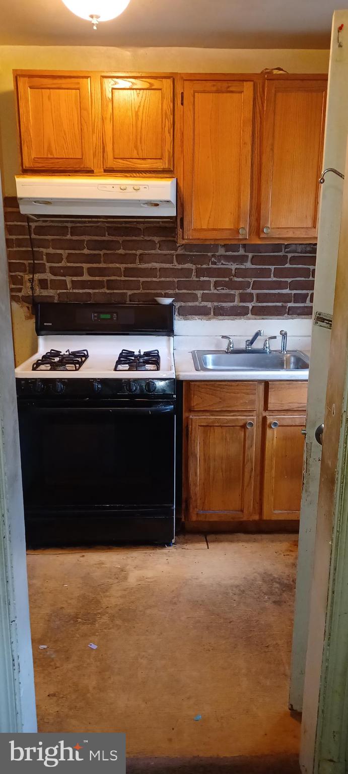 5805 Dix street NE. NE DIX NE