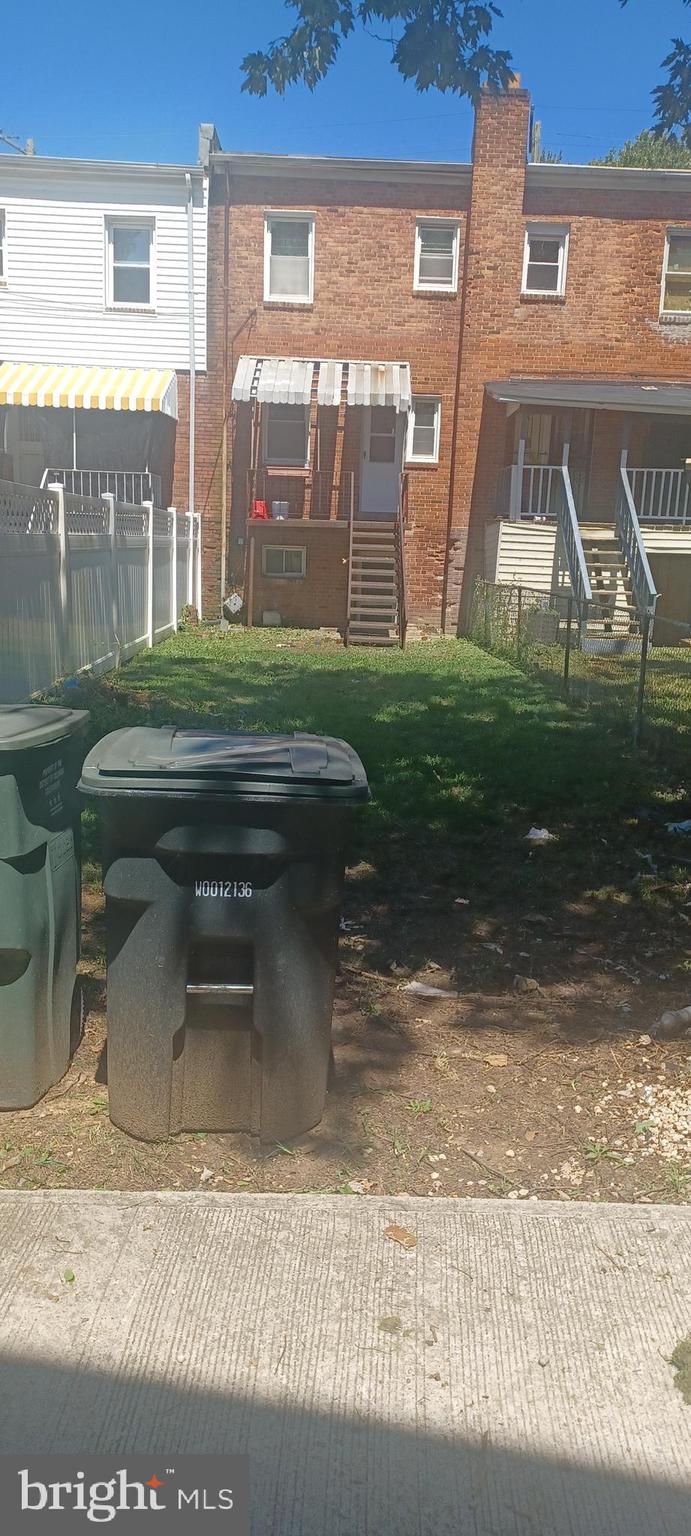 5805 Dix street NE. NE DIX NE