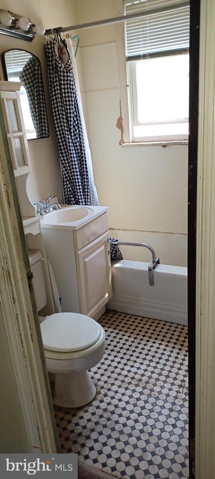 5805 Dix street NE. NE DIX NE