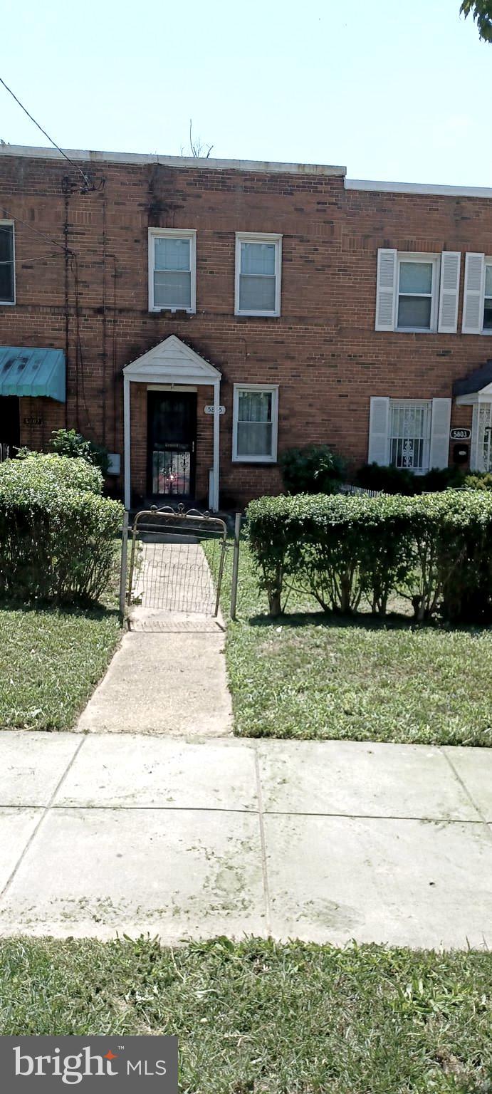 5805 Dix street NE. NE DIX NE