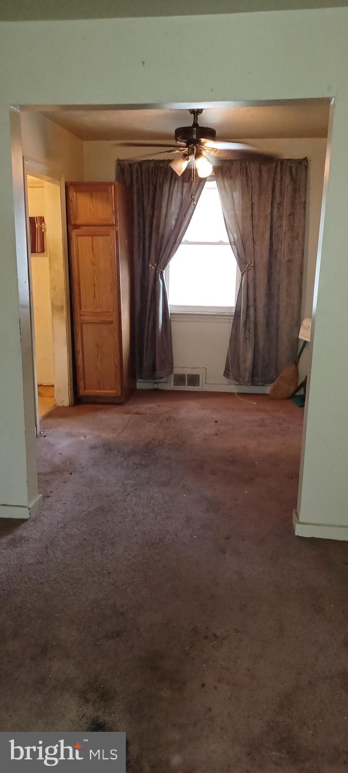 5805 Dix street NE. NE DIX NE