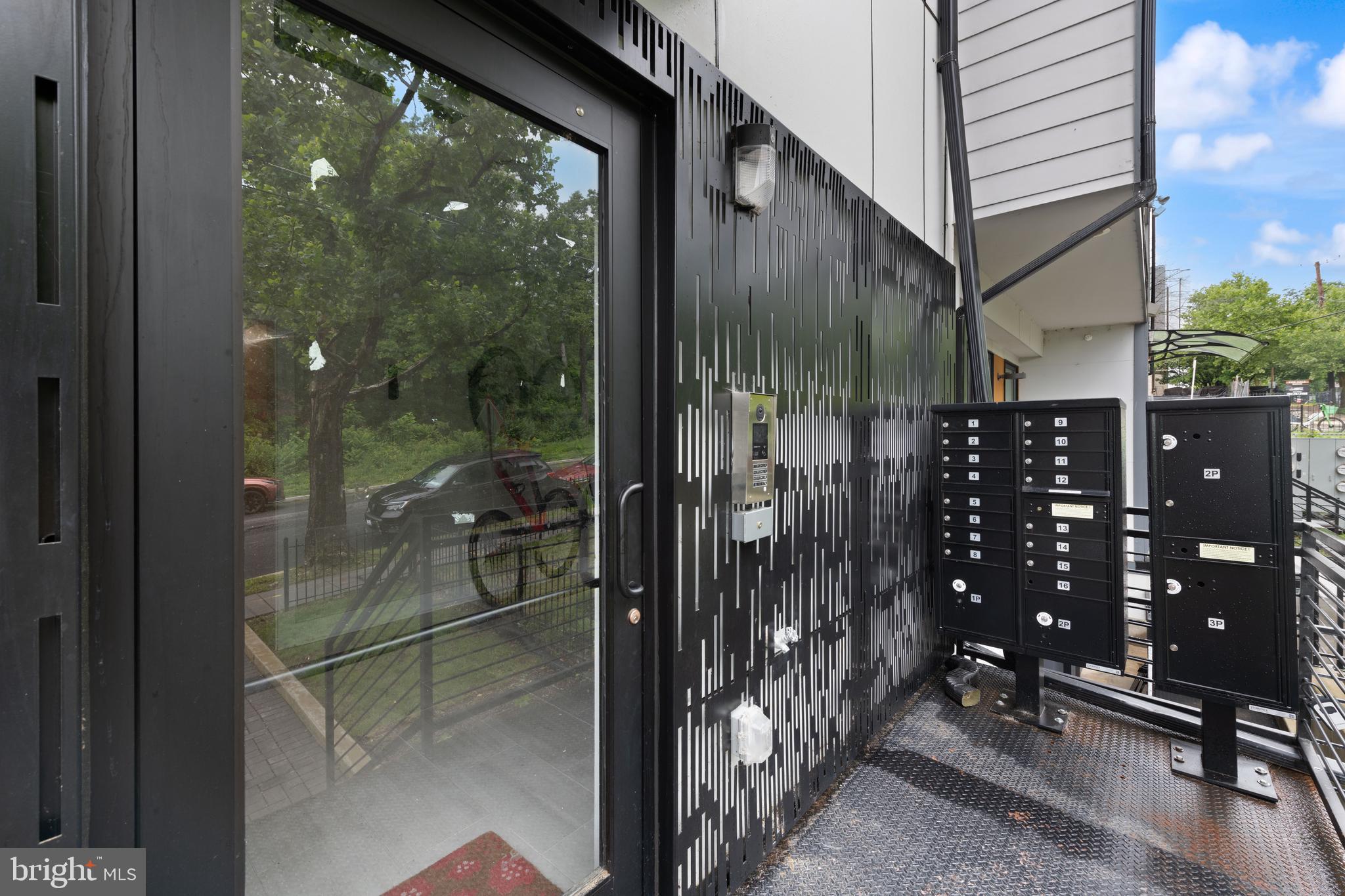 2209 M ST NE #1