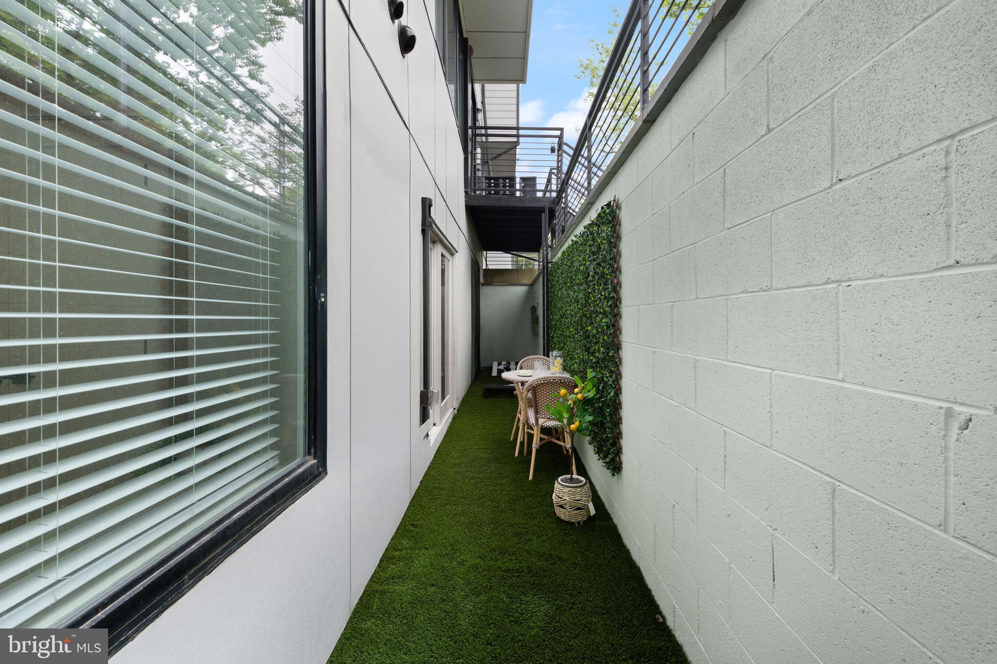 2209 M ST NE #1