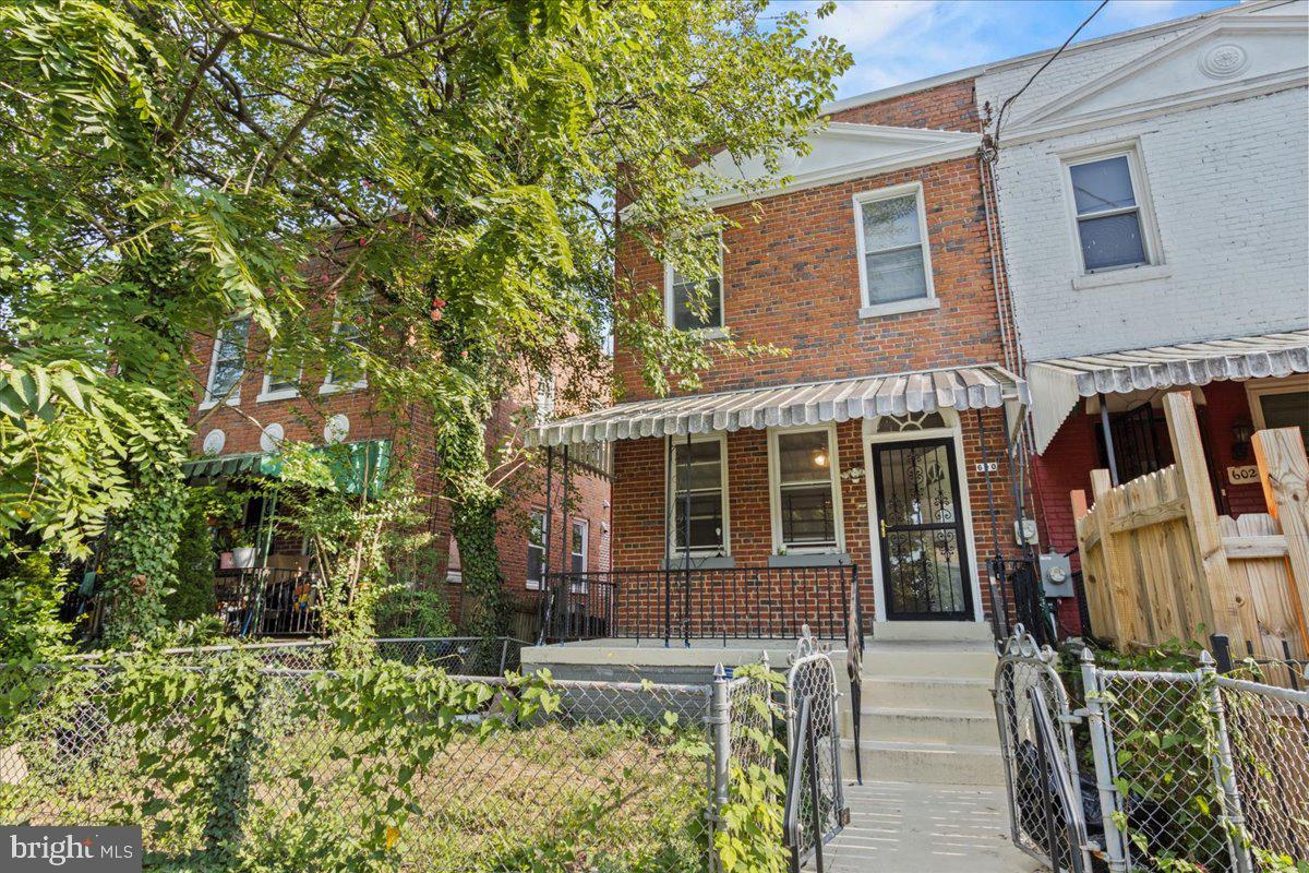 600 Tuckerman St NW