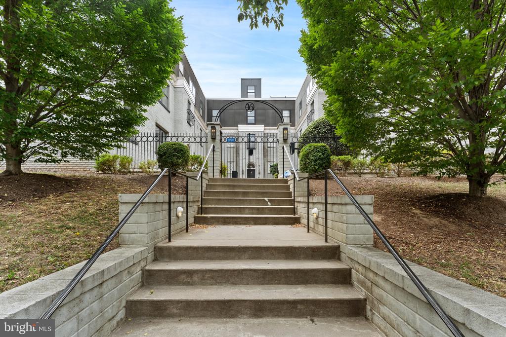 16 17TH STREET NE Unit: 113