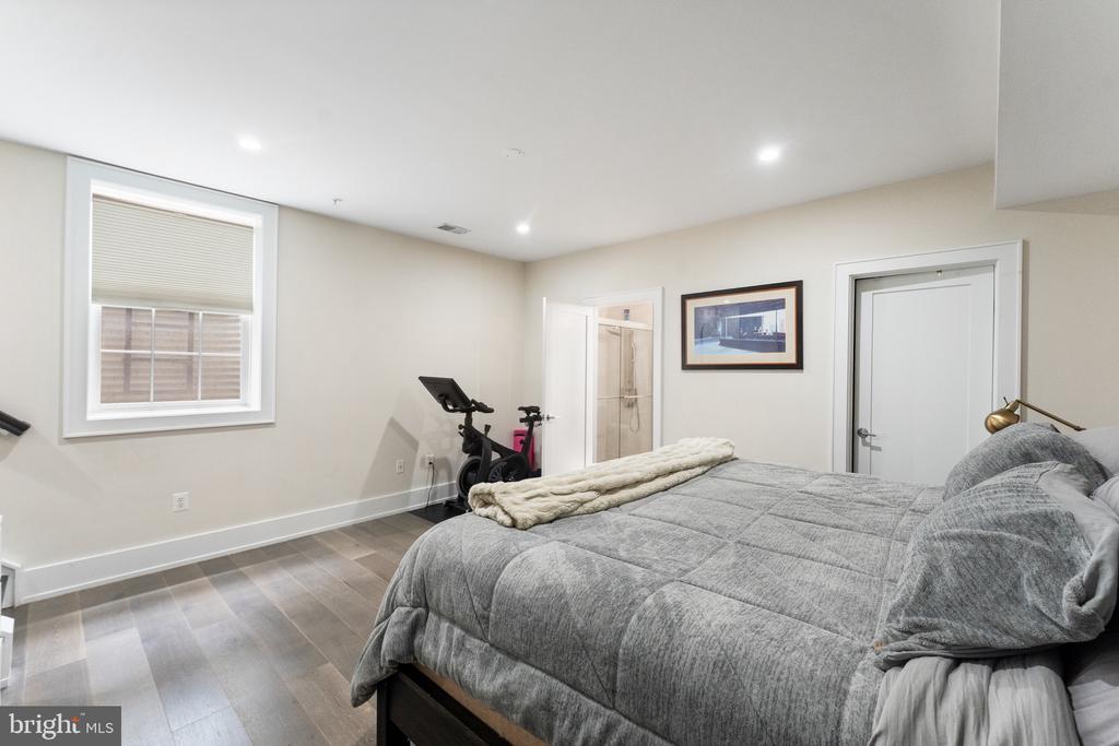 16 17TH STREET NE Unit: 113