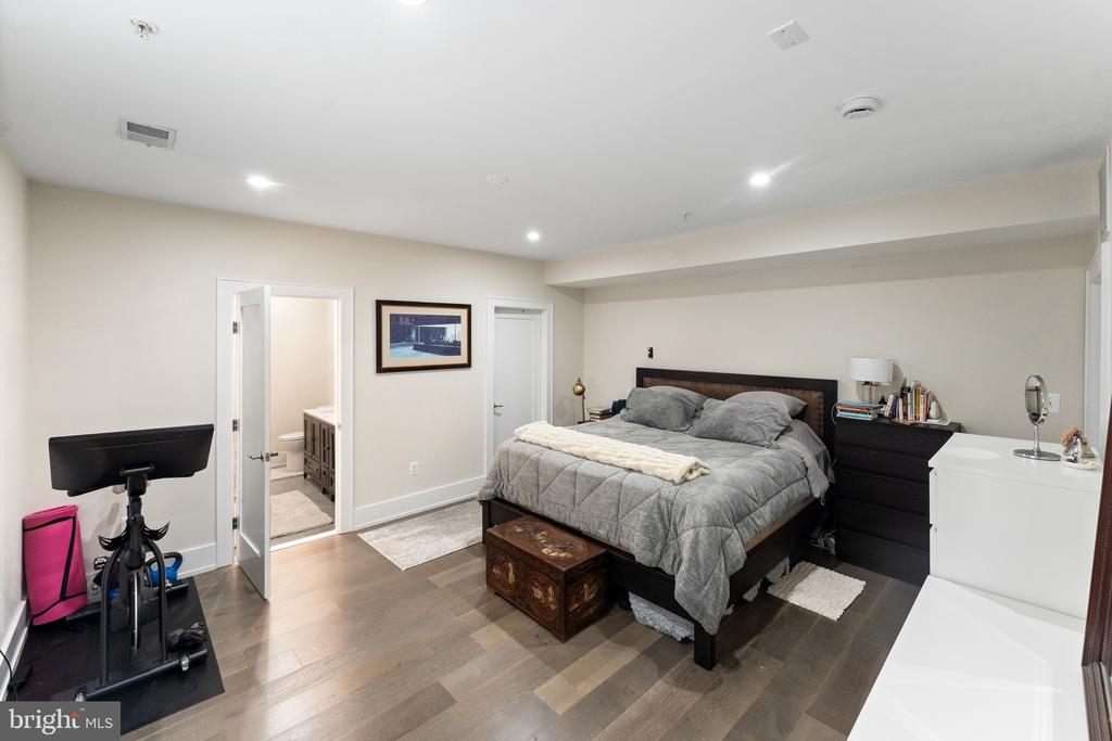 16 17TH STREET NE Unit: 113