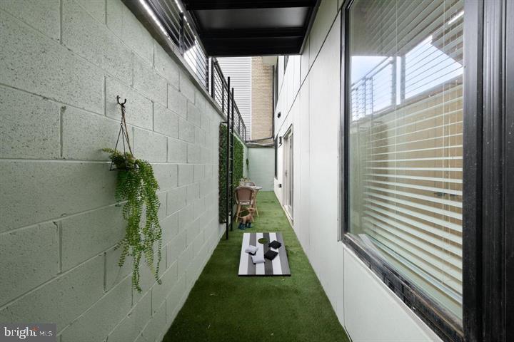 2209 M STREET NE Unit: 1