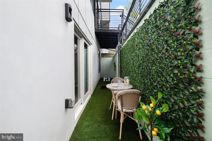 2209 M STREET NE Unit: 1