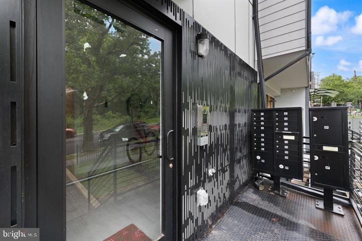 2209 M STREET NE Unit: 1