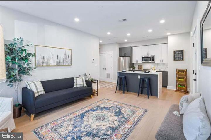 2209 M STREET NE Unit: 1