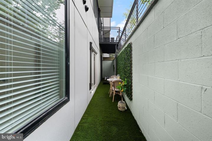 2209 M STREET NE Unit: 1