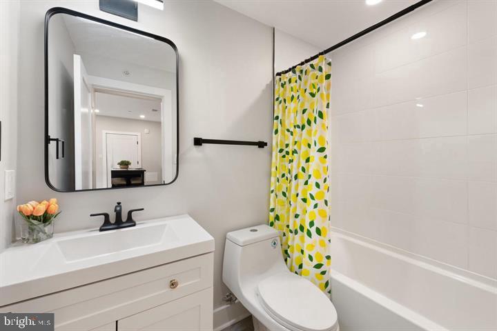 2209 M STREET NE Unit: 1