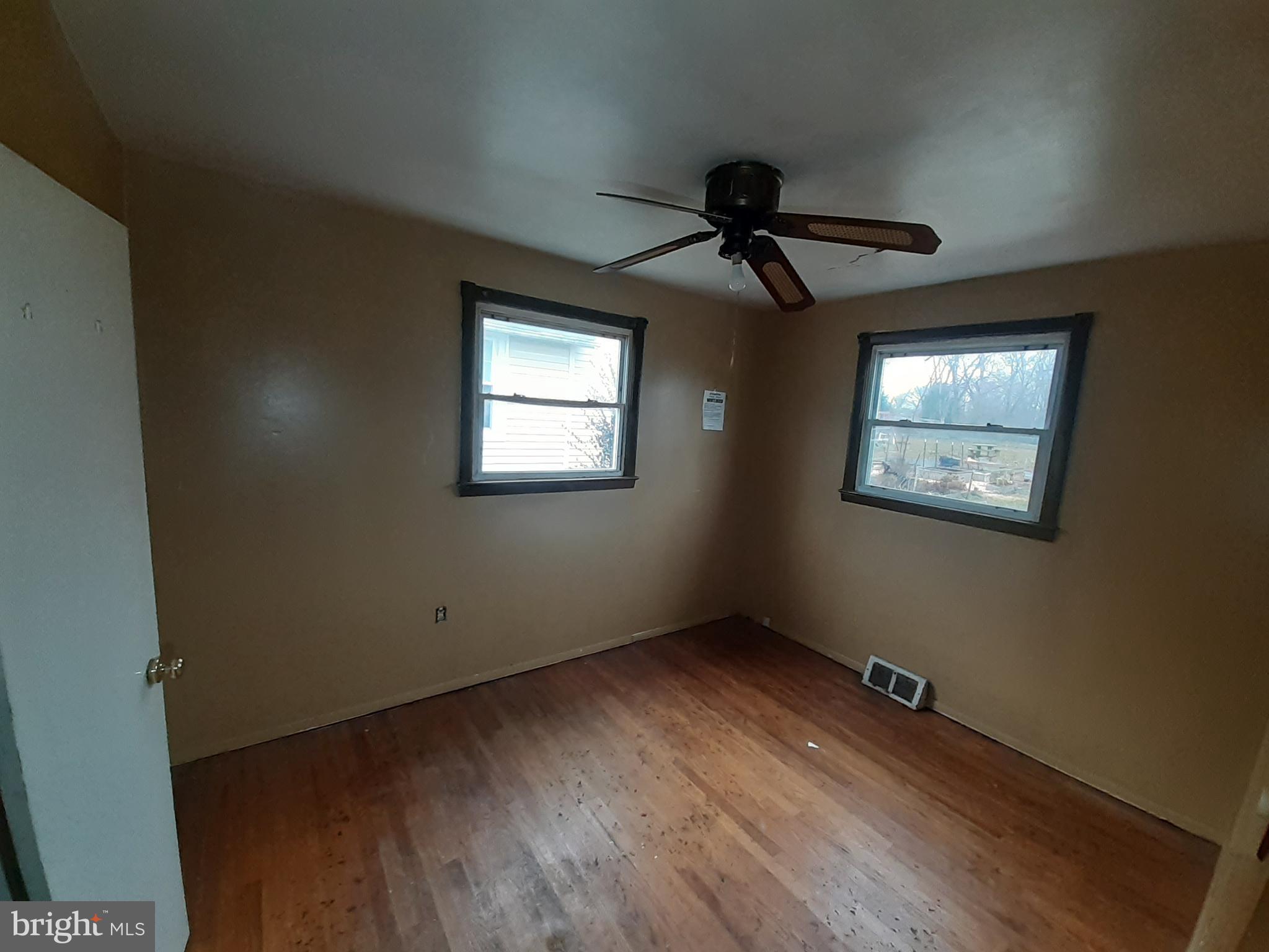 24 Eleanor AVENUE