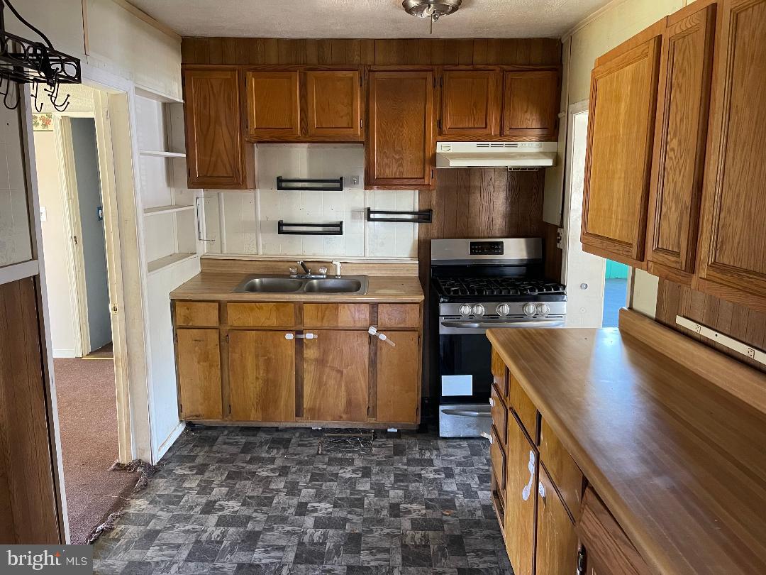 403 Cedar Hill ROAD
