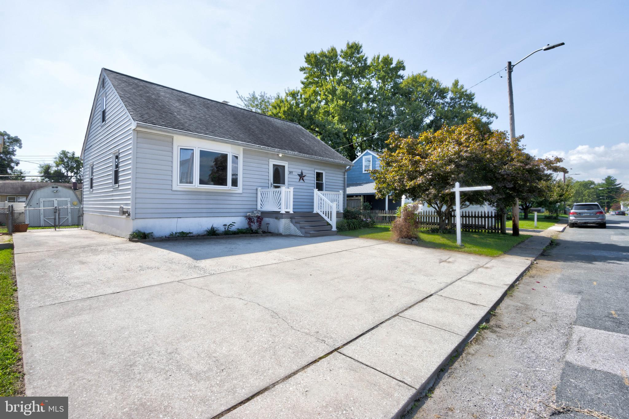 207 Camrose Ave Ave