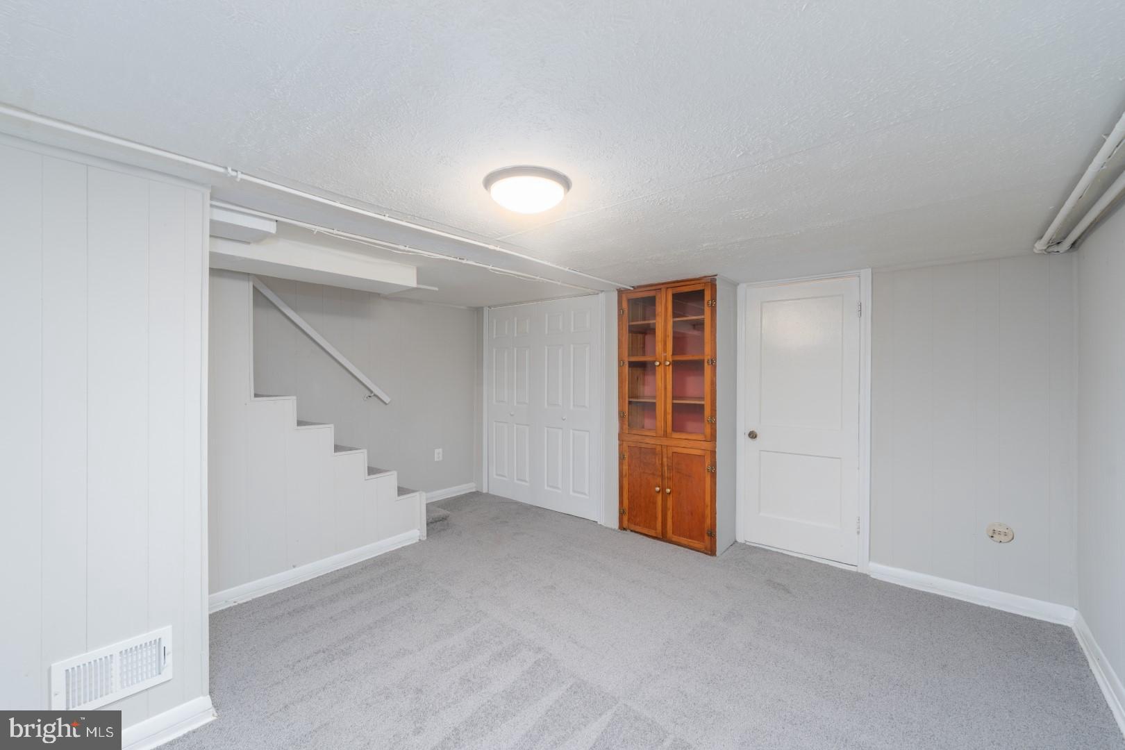 202 W Edgevale Rd