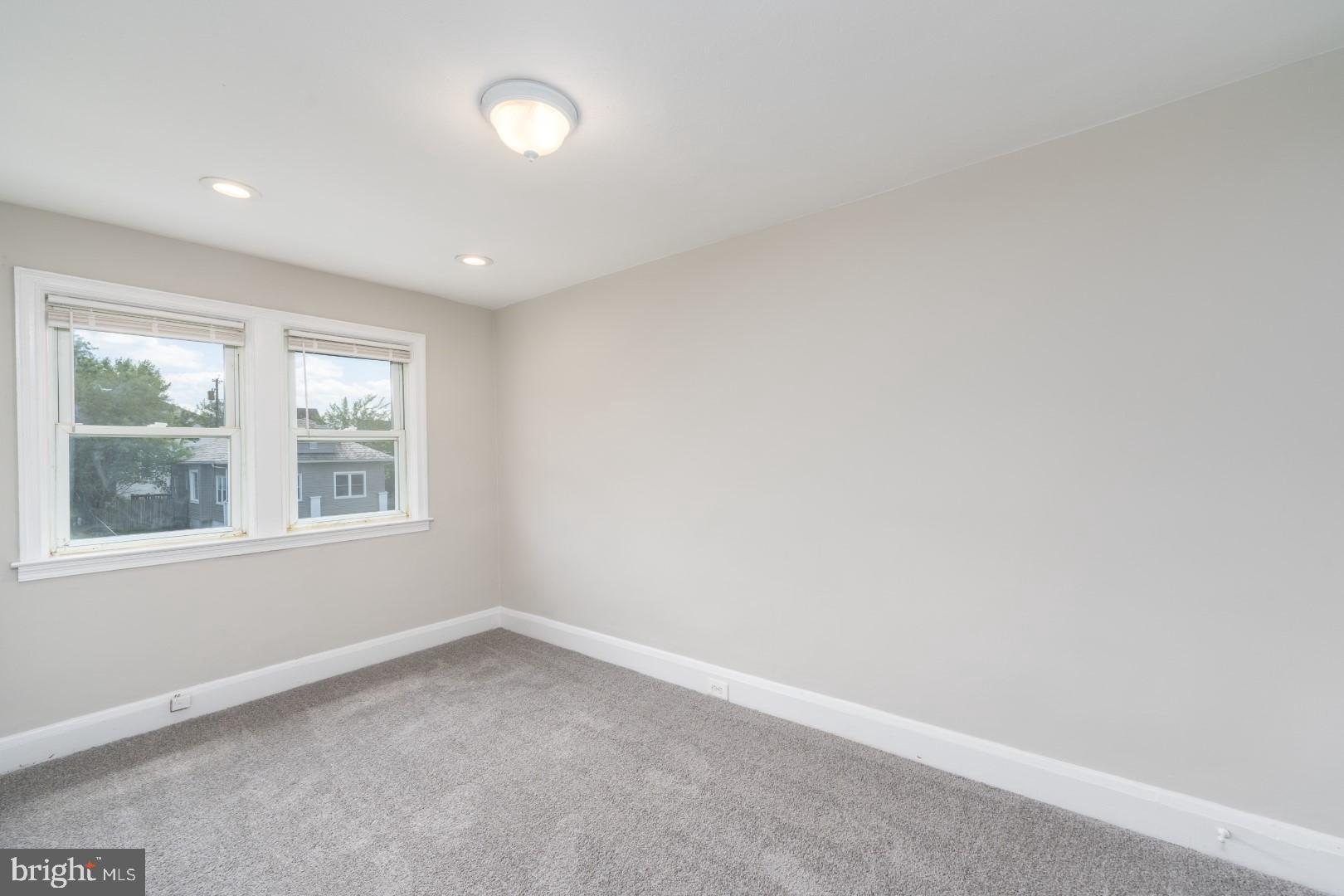 202 W Edgevale Rd