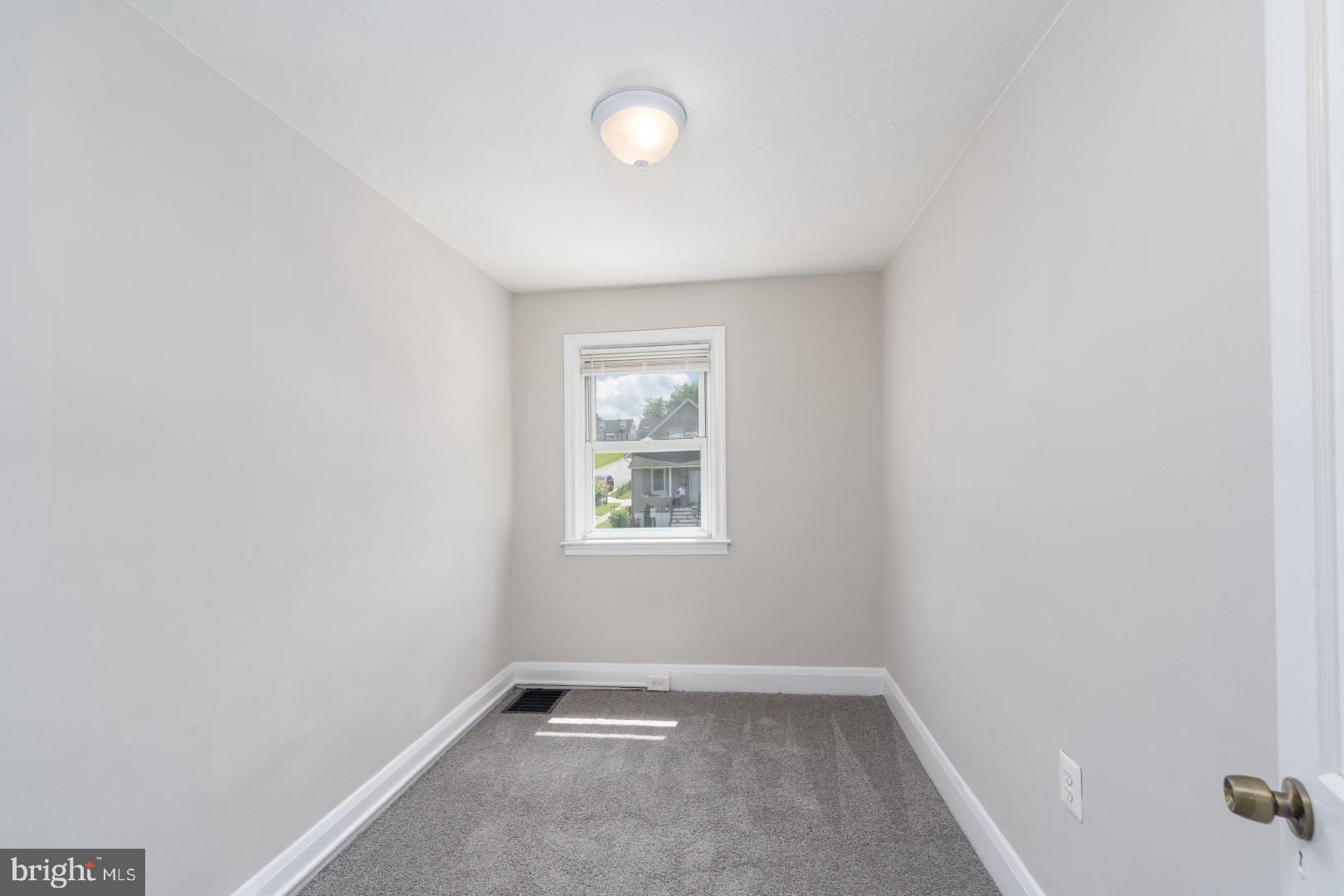 202 W Edgevale Rd