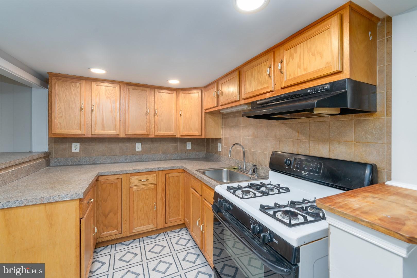 202 W Edgevale Rd