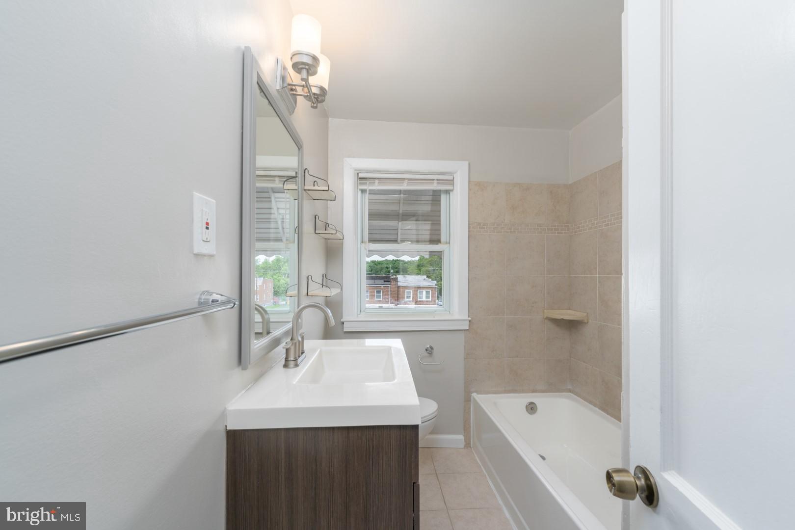 202 W Edgevale Rd