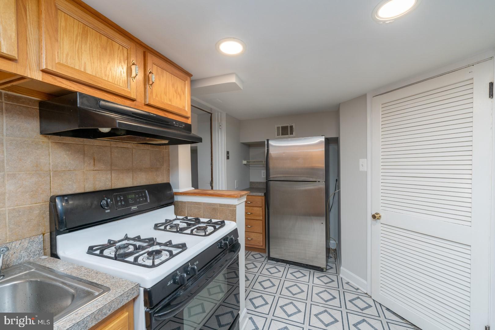 202 W Edgevale Rd