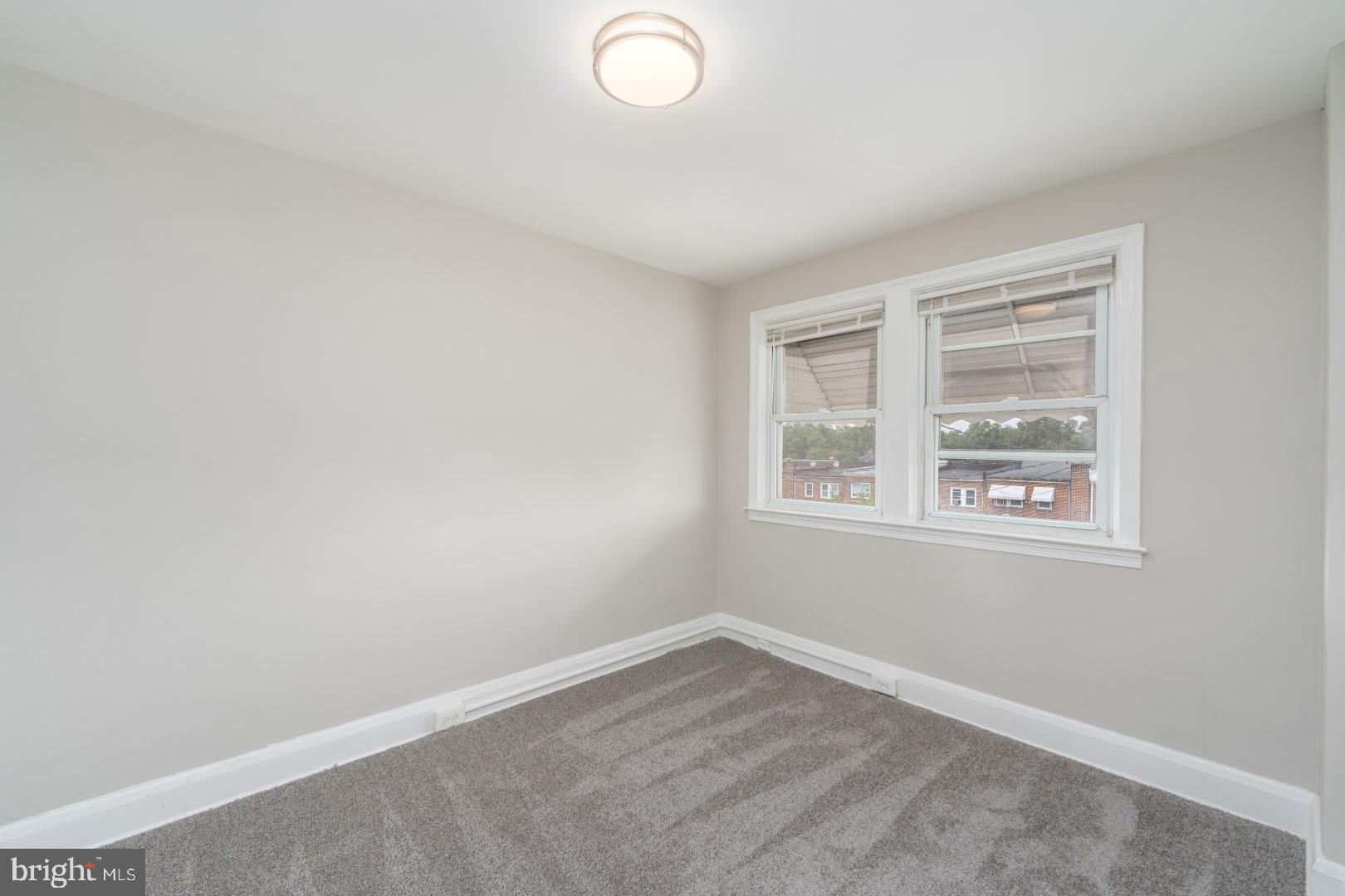 202 W Edgevale Rd