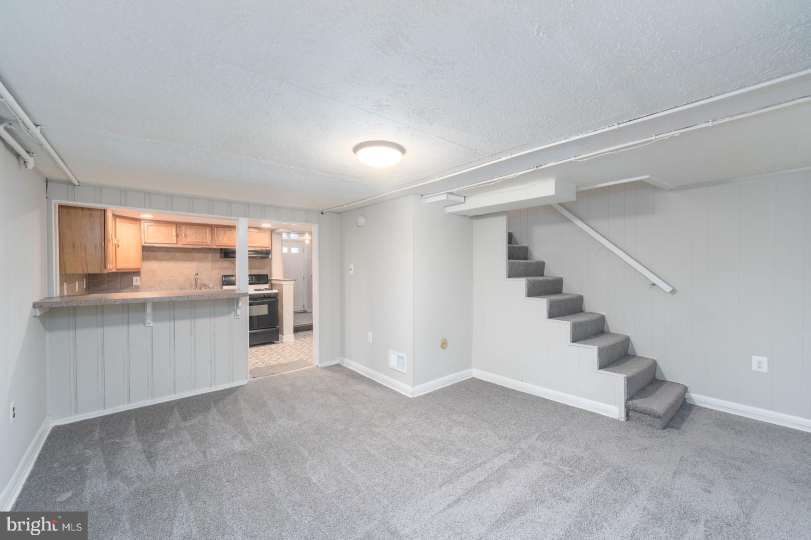 202 W Edgevale Rd