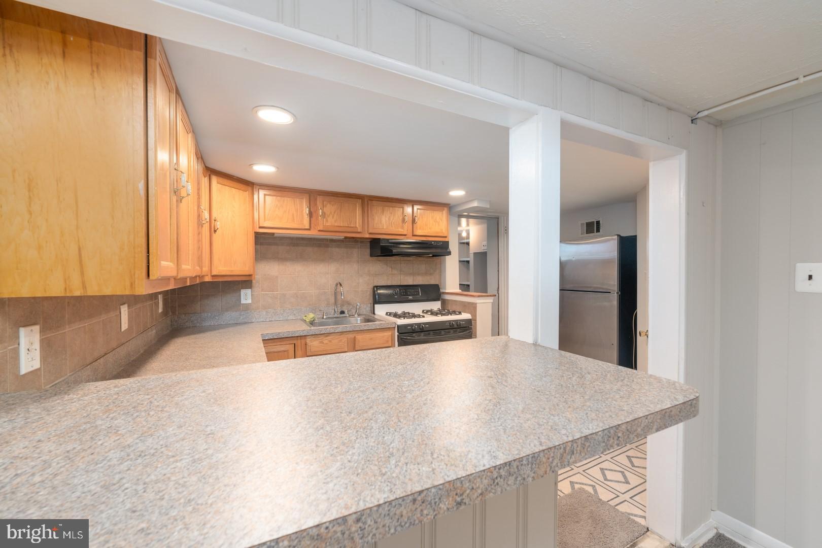 202 W Edgevale Rd