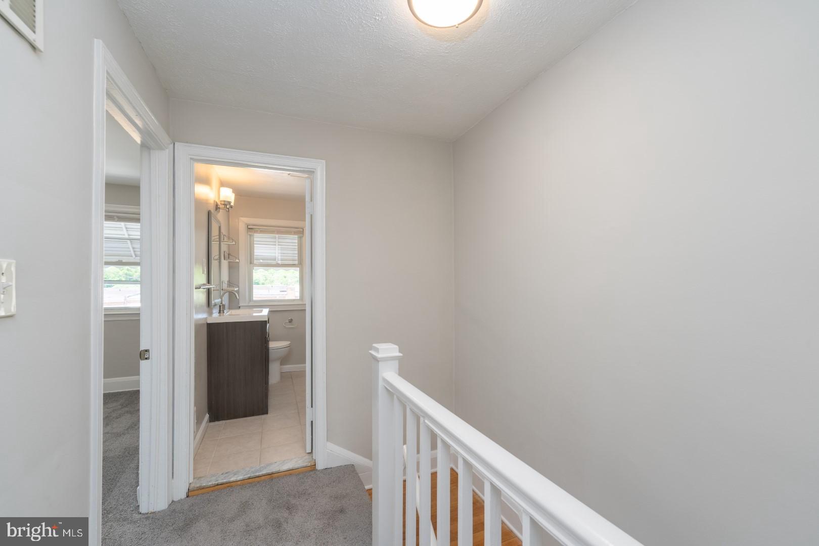 202 W Edgevale Rd