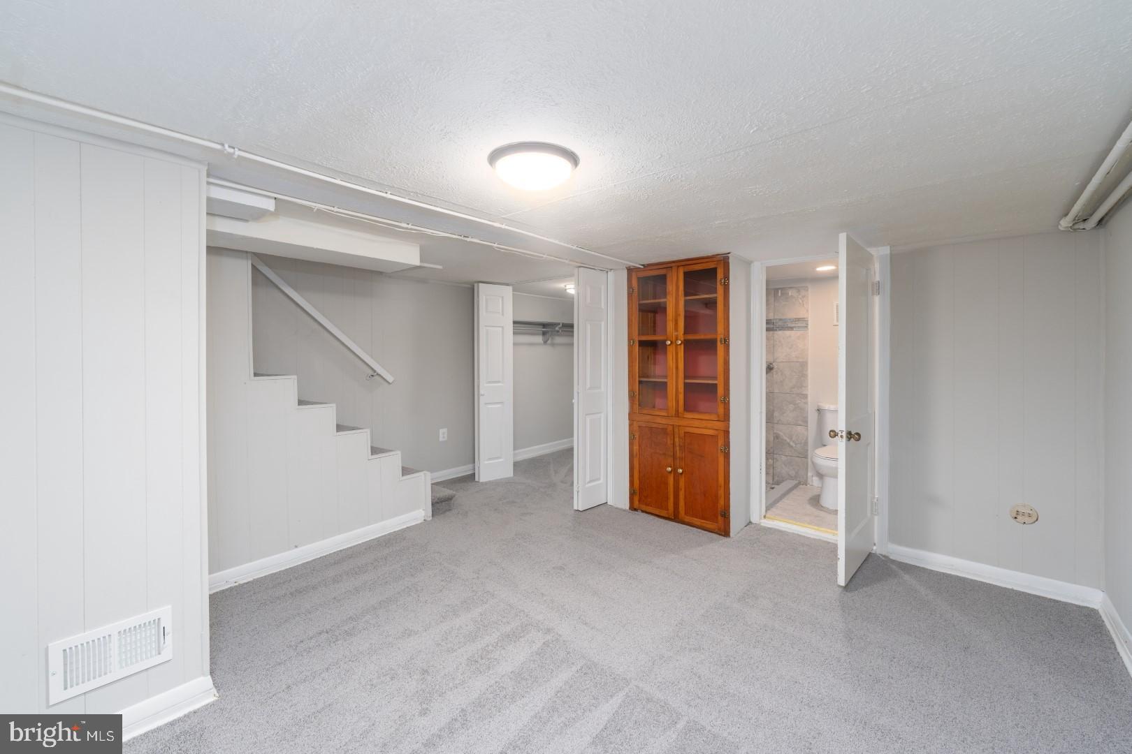 202 W Edgevale Rd
