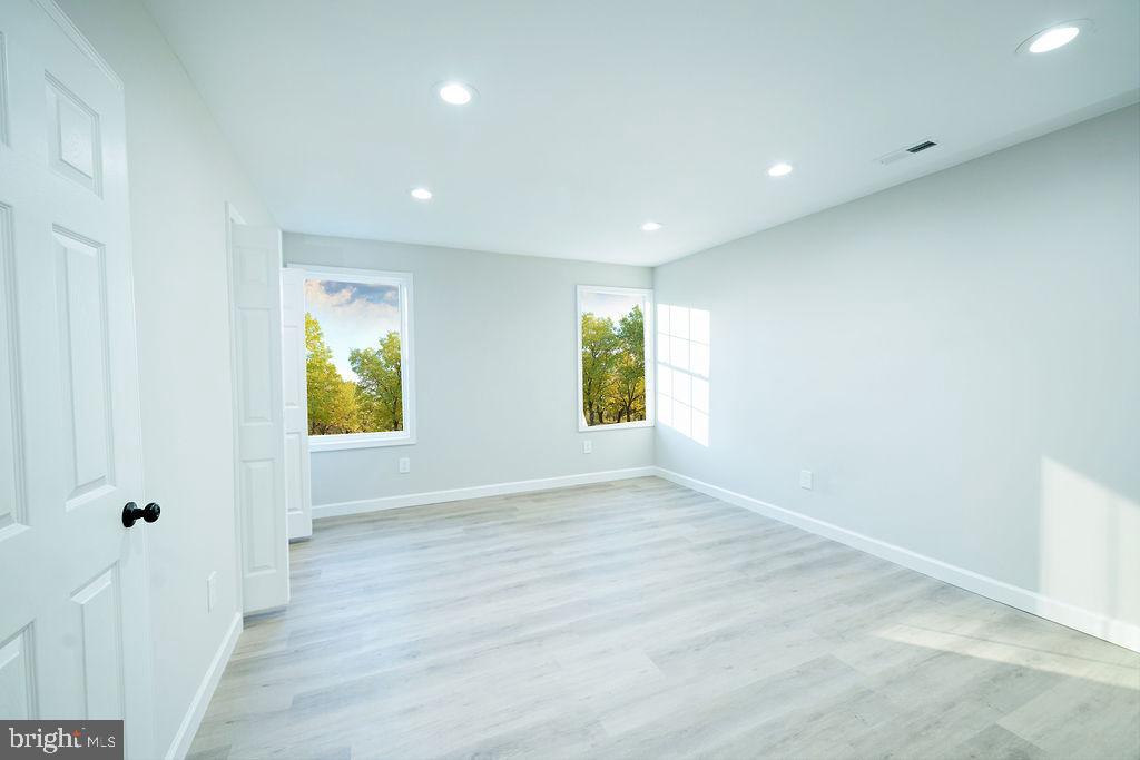 24 Eleanor Ave
