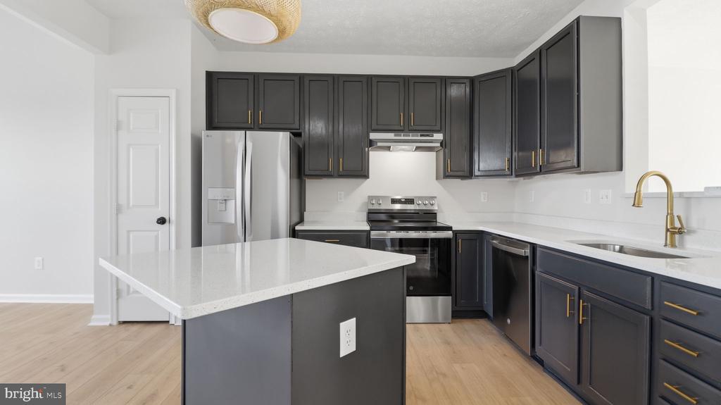 1404 PANGBOURNE WAY