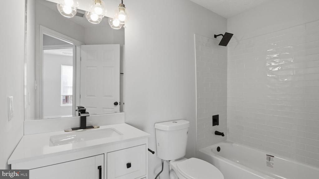 1404 PANGBOURNE WAY