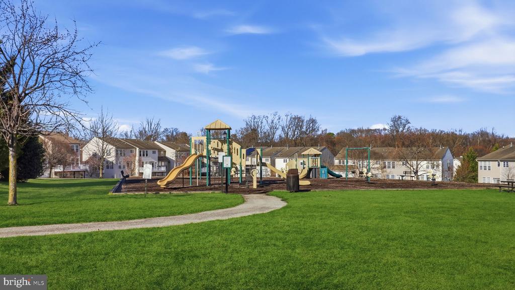 1404 PANGBOURNE WAY
