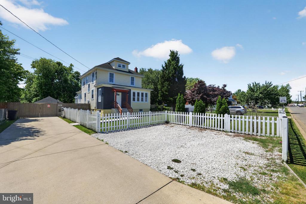 311 TOWNSEND AVENUE