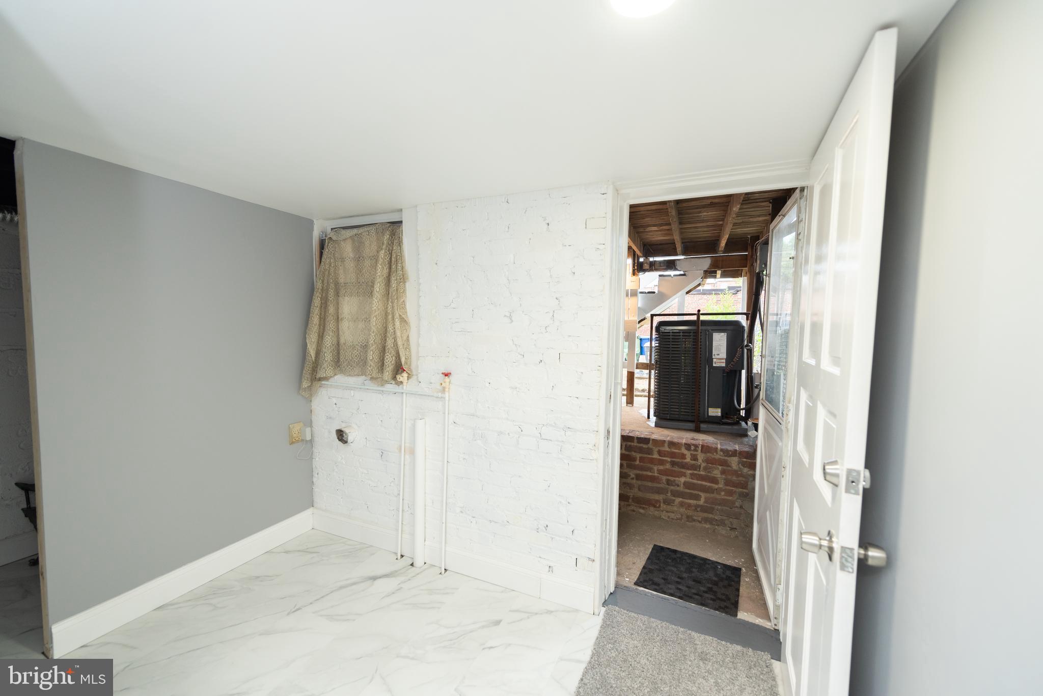 218 Washburn Ave