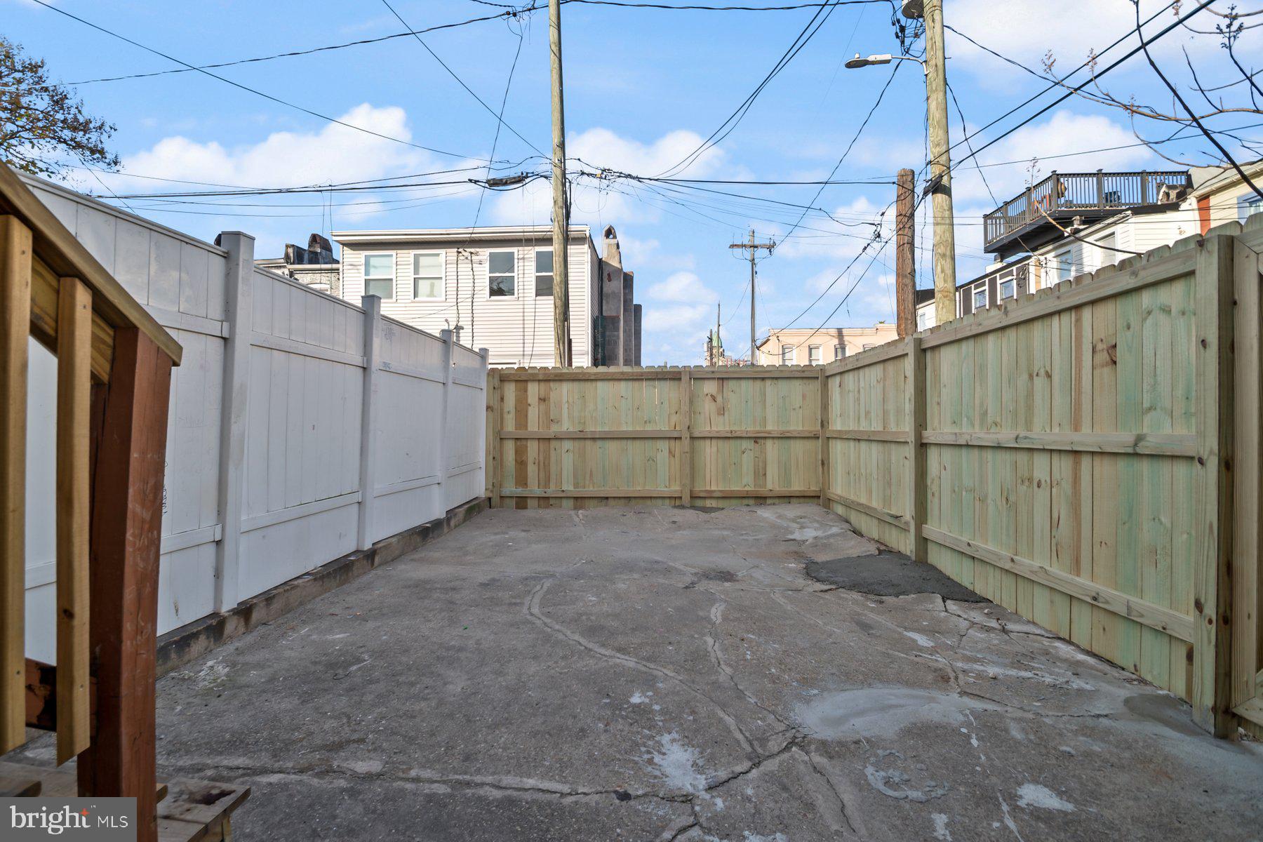 822 N MONTFORD AVENUE