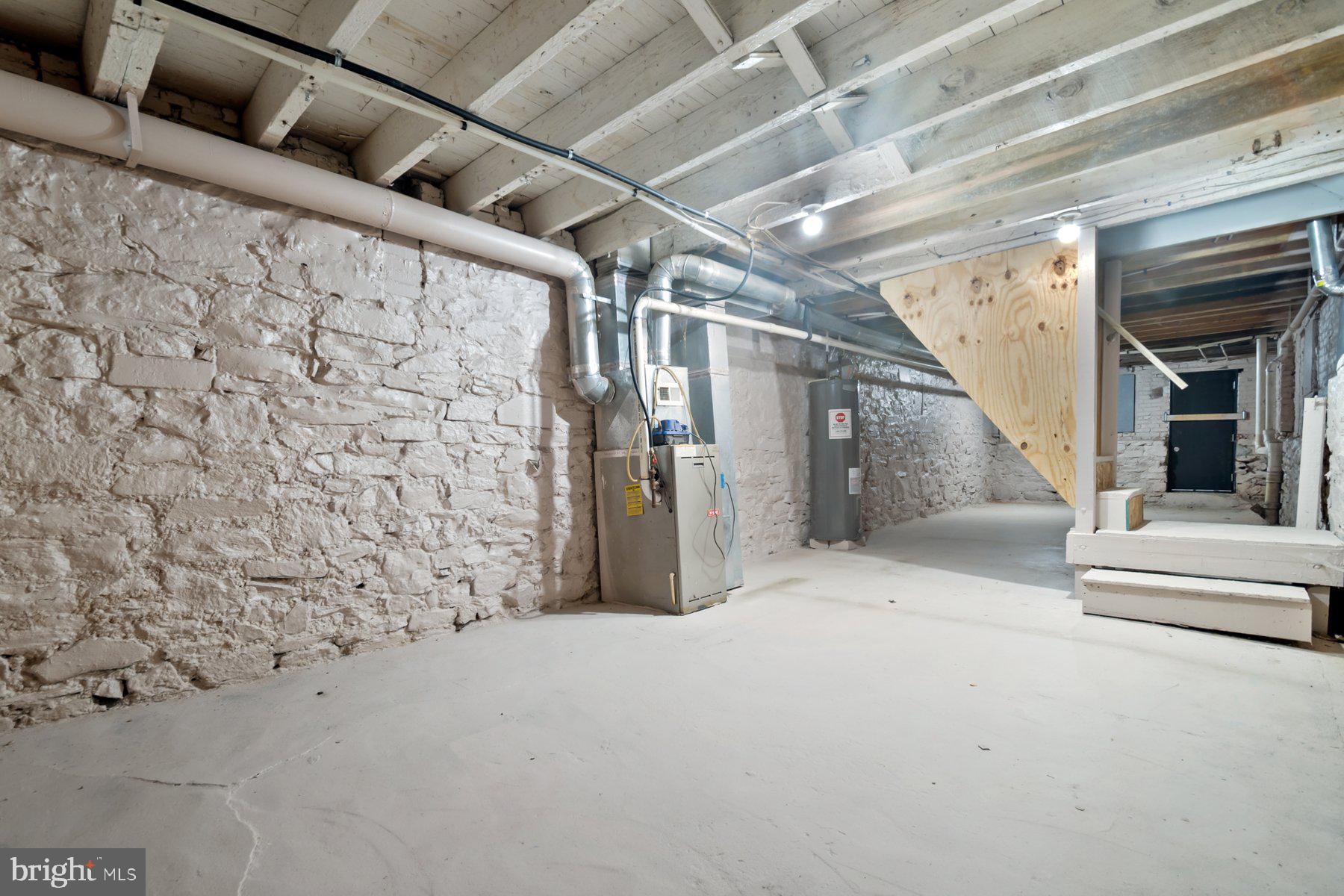 822 N MONTFORD AVENUE