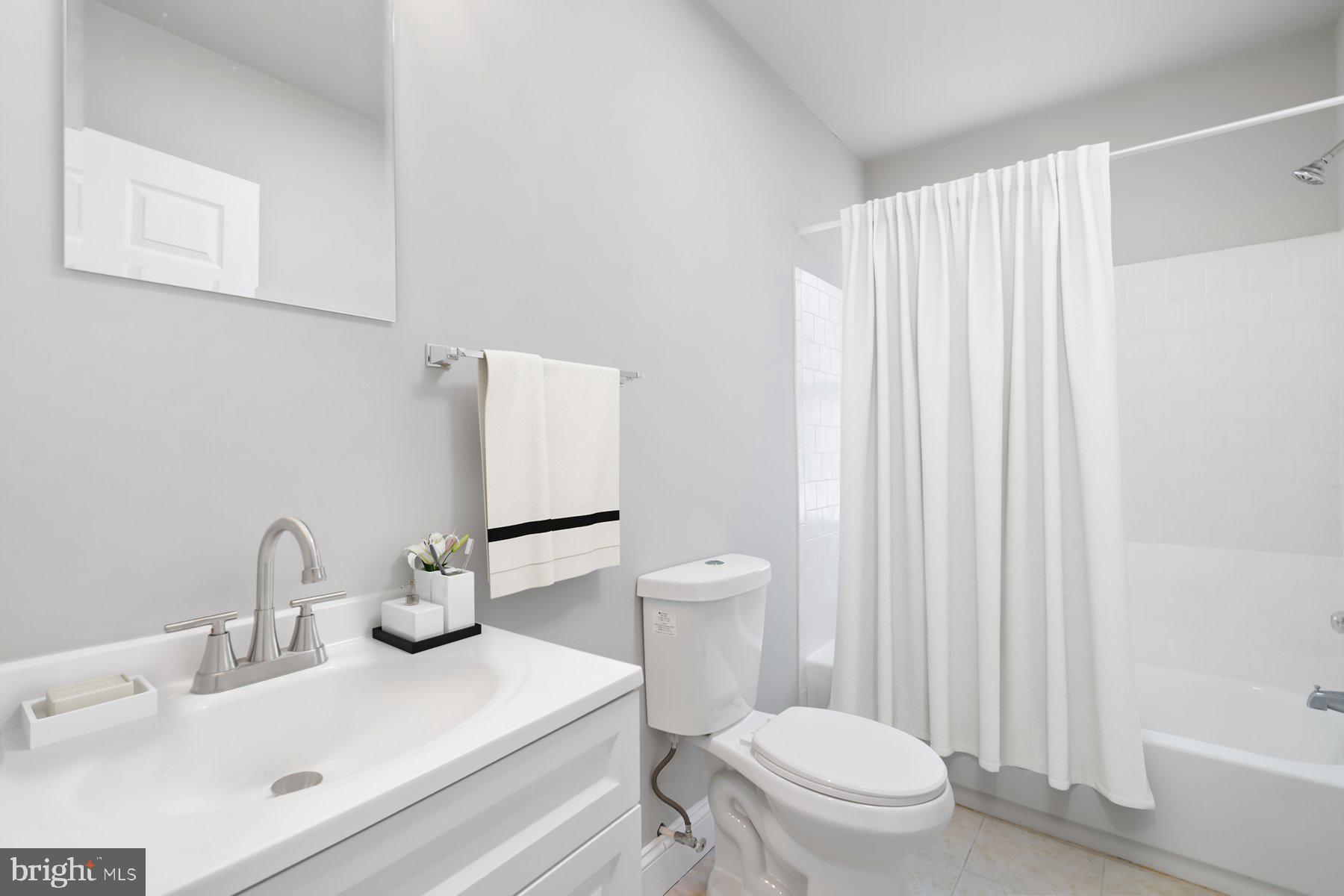 822 N MONTFORD AVENUE