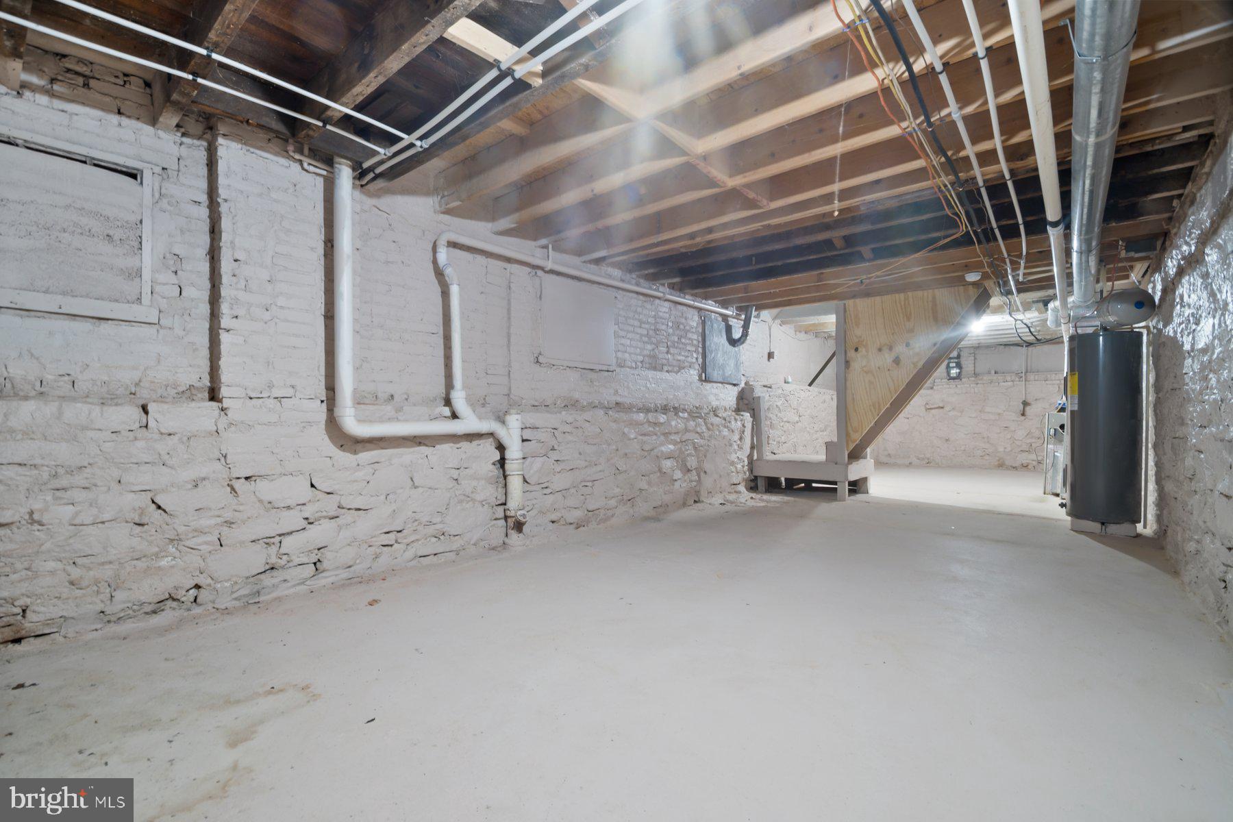 822 N MONTFORD AVENUE