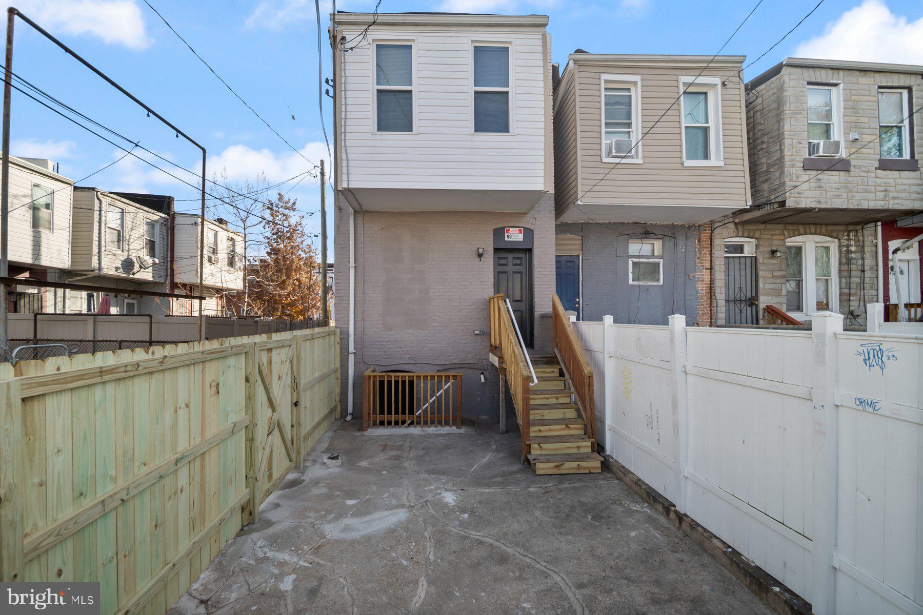 822 N MONTFORD AVENUE