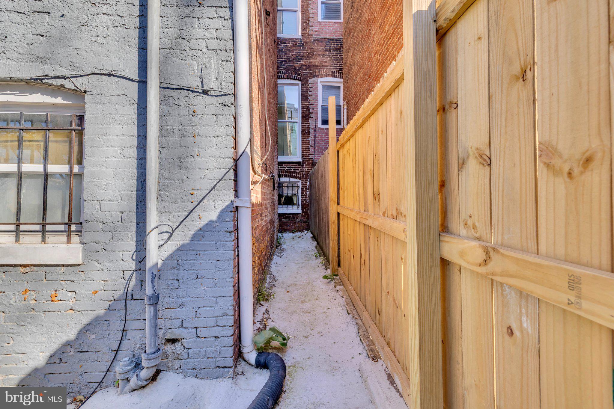 2920 PARKWOOD AVENUE 3