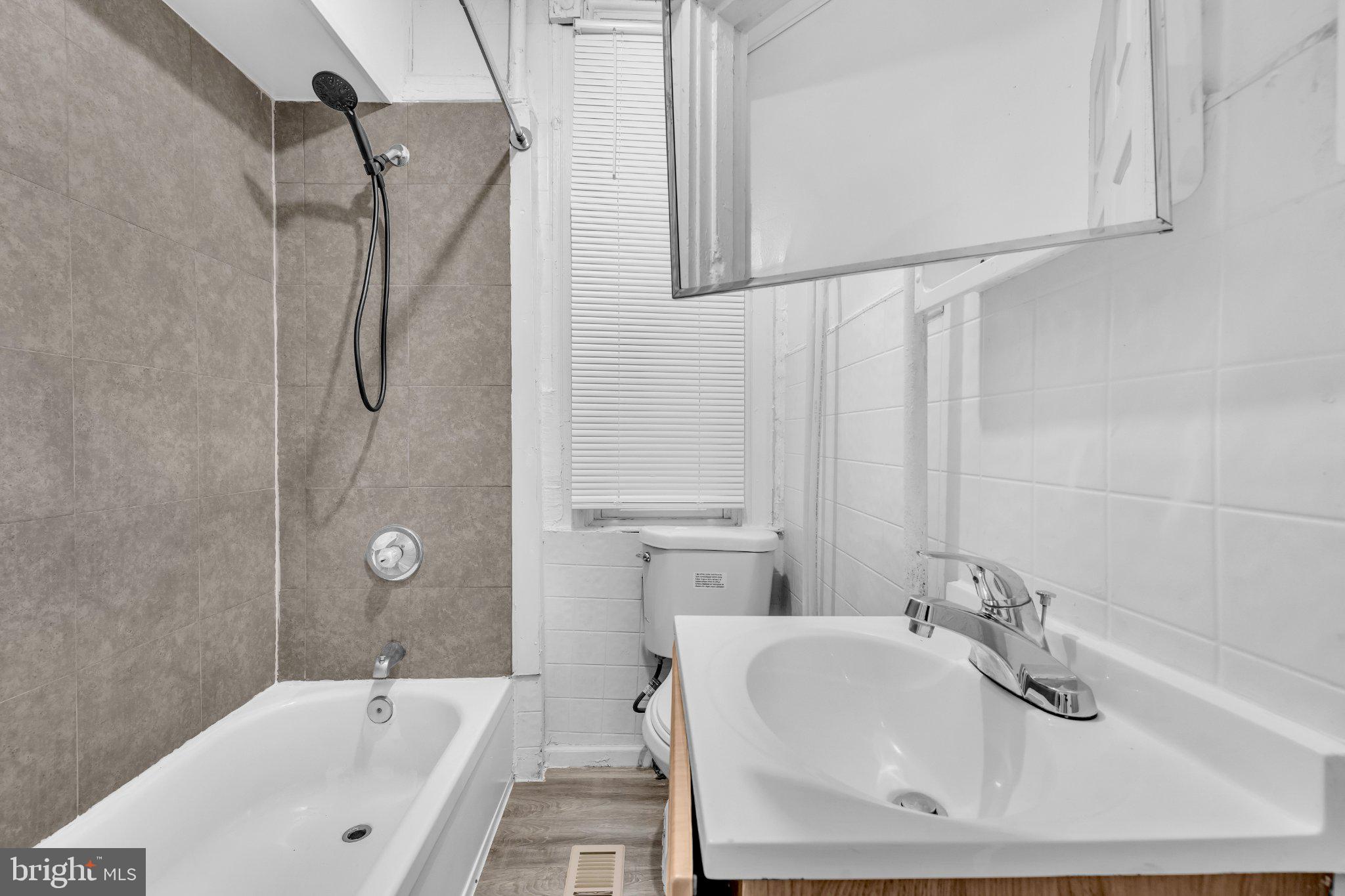 2920 PARKWOOD AVENUE 3