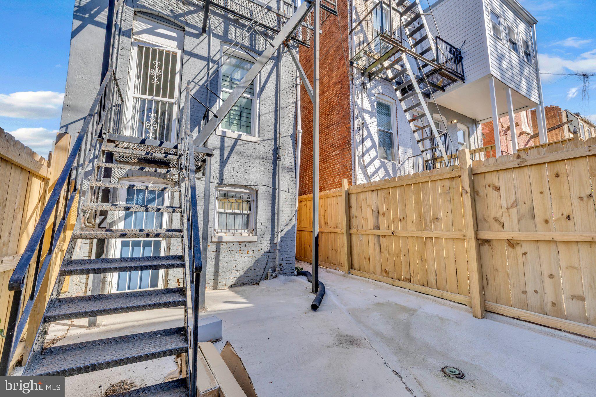 2920 PARKWOOD AVENUE 3