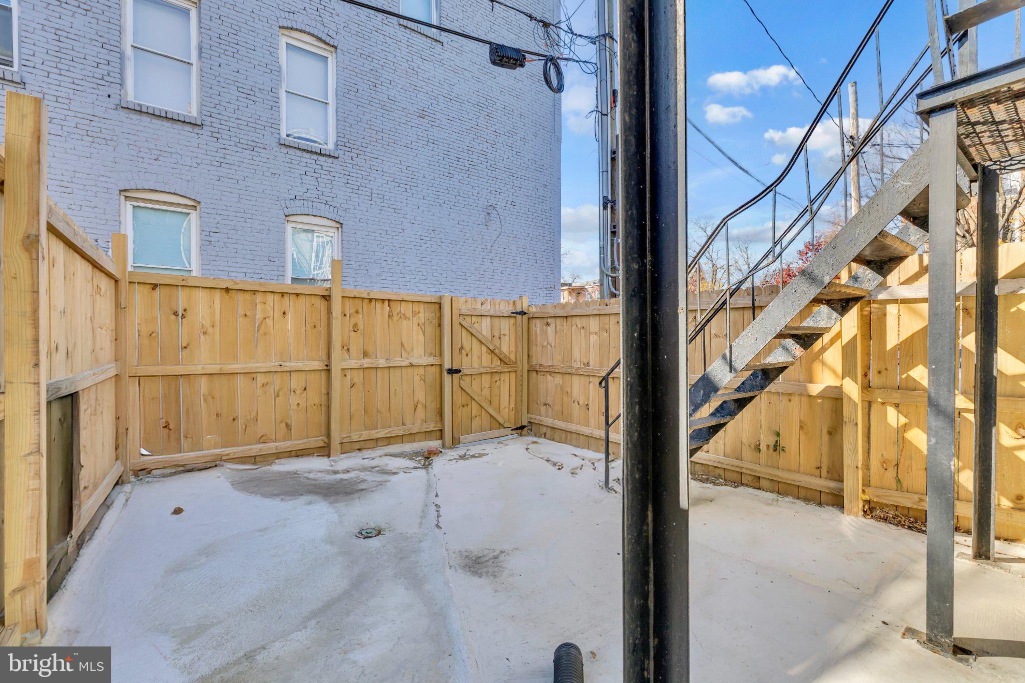 2920 PARKWOOD AVENUE 3